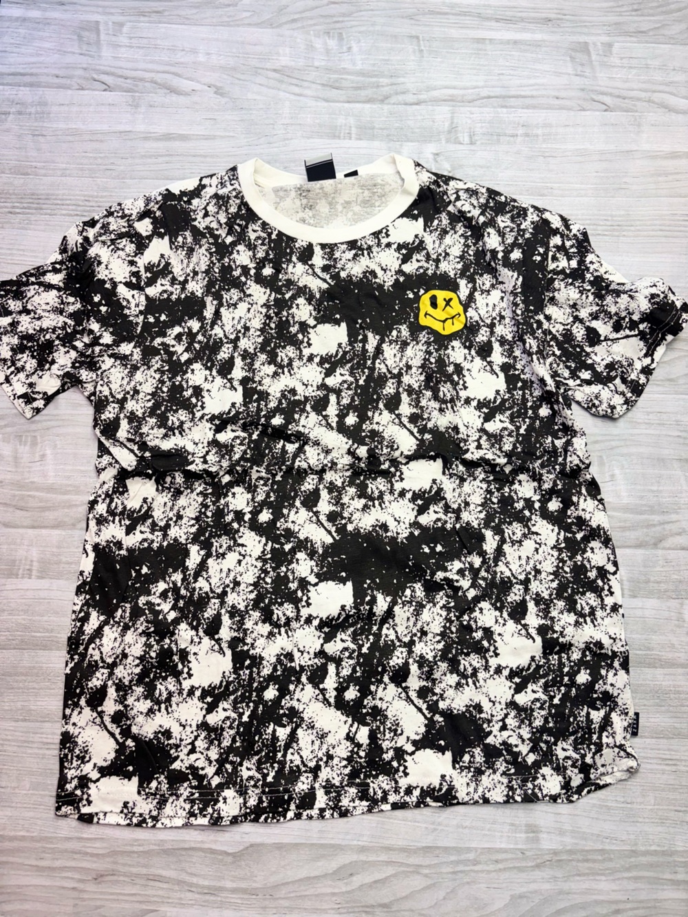 Wxyz Black & White Splatter Short Sleeve Tee with Yellow Patch Size Large